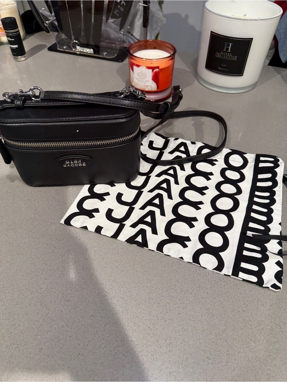 Marc Jacobs Black Leather Crossbody purse Bag - Picture 3 of 3